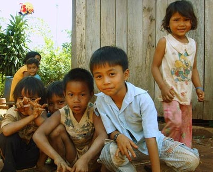 Plan International pledges more aid for poor central highlanders - 1