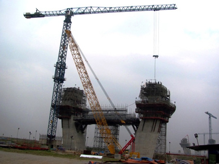 Japanese contractor requests compensation for slow Nhat Tan Bridge project - 1 Japanese contractor requests compensation for slow Nhat Tan Bridge project - 1