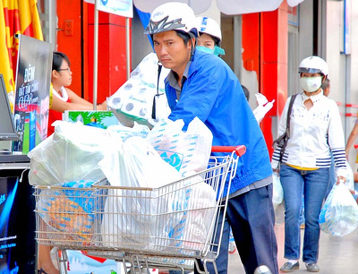 Vietnam aims to reduce plastic bags by 65 percent - 1