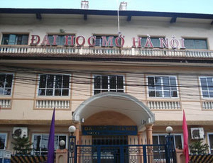 Private schools found to offer fake degrees - 1