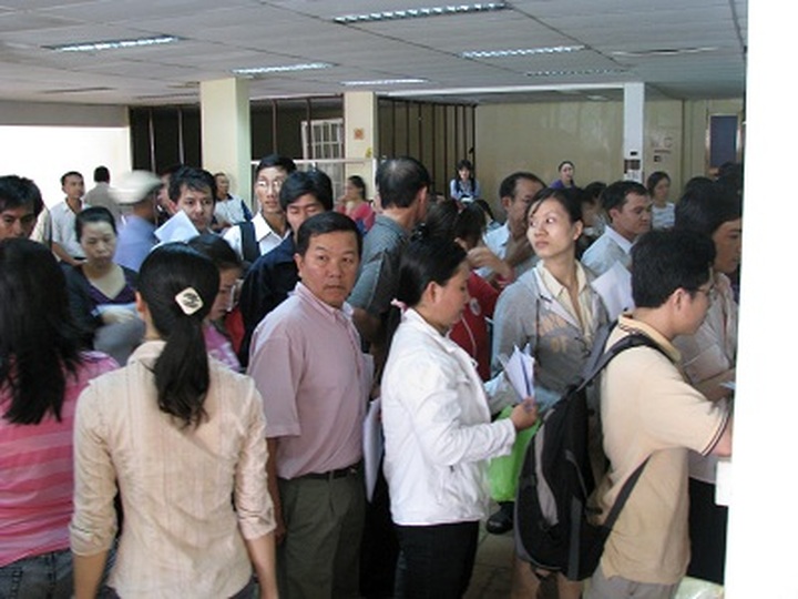 White collars entering unemployment lines - 1