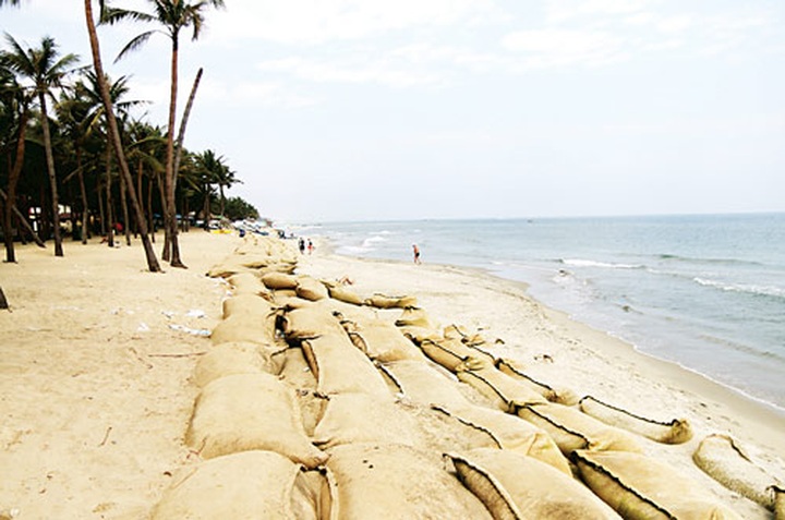 Deputy PM requests inspection over sand exploitation at Hoi An beach - 1 Deputy PM requests inspection over sand exploitation at Hoi An beach - 1
