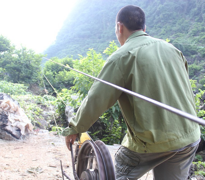 Farmers invent cable car to carry custard apples from mountains - 6