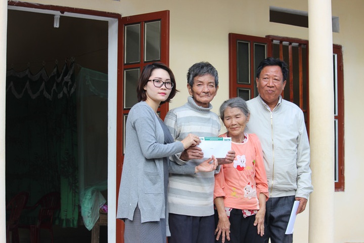 Readers build house for ill girl - 4