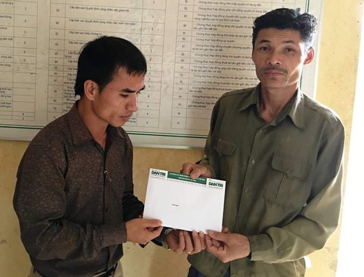 Readers donate to flood victims - 1