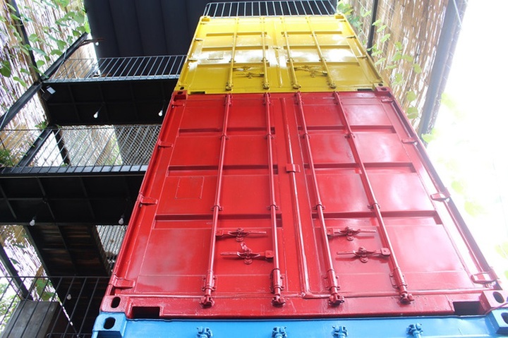 Nha Trang shipping container hostel design praised - 4
