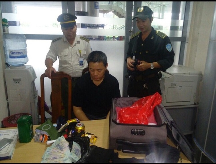 Chinese man accused in Vietnam Airlines flight theft - 1
