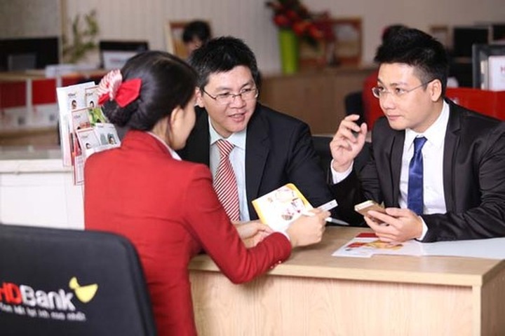 Vietnamese banks race to open branches overseas - 1