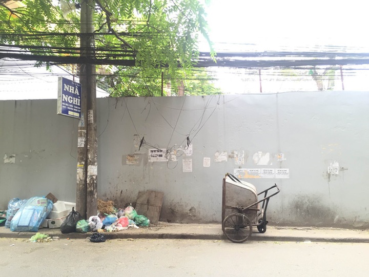 Students clean up Hanoi streets - 1