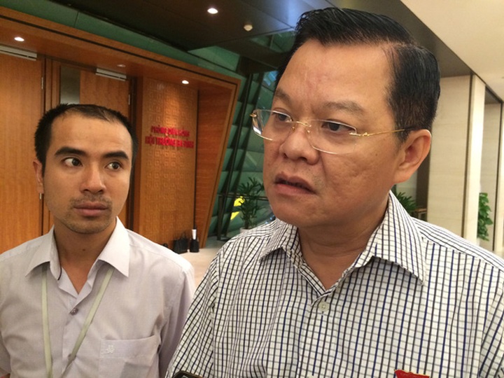 Police officers suspended for failure to deal with waste dumping - 1