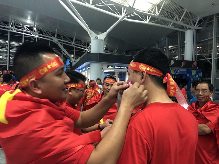 Employees to cheer on U23 football team - 2