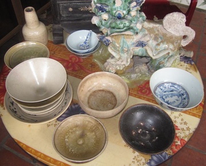 Antiques dating back to the 14th century found in central Vietnam - 1