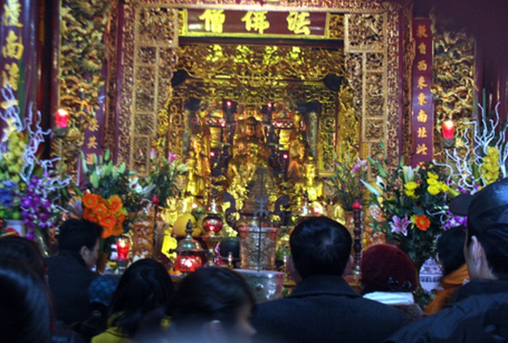 Visitors flock to pagodas for first full moon festival - 1