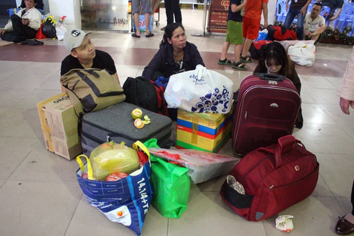Saigon Station faces congestion as Tet nears - 6