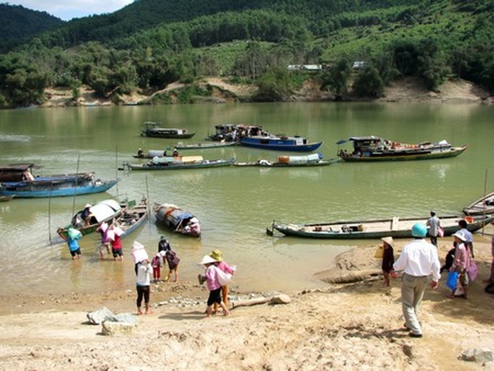 Last Tet for the fisher village on Thu Bon River - 1 Last Tet for the fisher village on Thu Bon River - 1