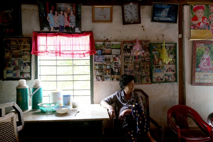 Old house with 120 wooden pillars in Long An - 11