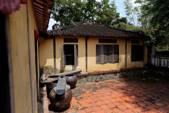 Old house with 120 wooden pillars in Long An - 3