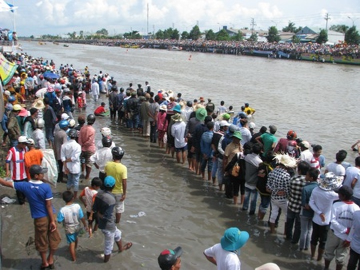 Thousands attend traditional Khmer festival in Soc Trang - 2
