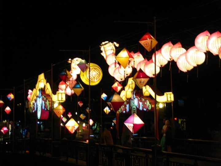 Hoi An glitters with amazing lanterns - 2 Hoi An glitters with amazing lanterns - 2