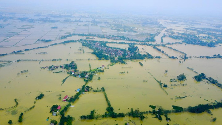 Hanoi district still faces serious flooding - 6