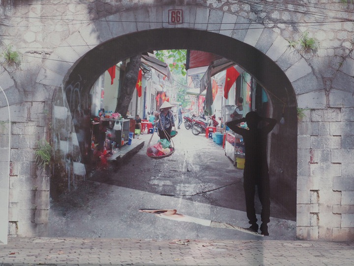 Hanoi rail viaduct decorated with colourful paintings - 2
