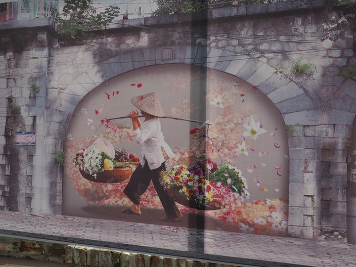 Hanoi rail viaduct decorated with colourful paintings - 1