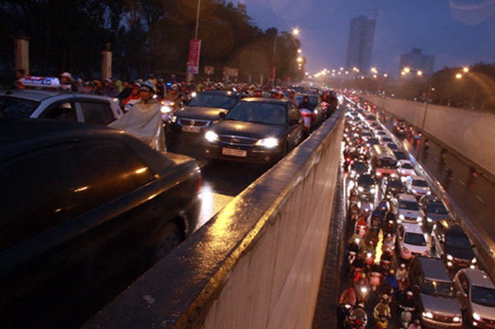Hanoi determined to ease traffic congestion - 1 Hanoi determined to ease traffic congestion - 1