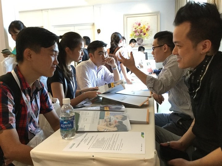 Fulbright provides free English training for 40 teenagers - 1