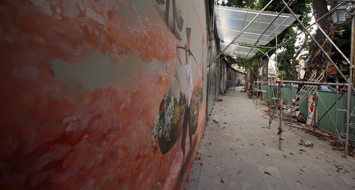 Hanoi viaduct mural project remains unfinished - 1