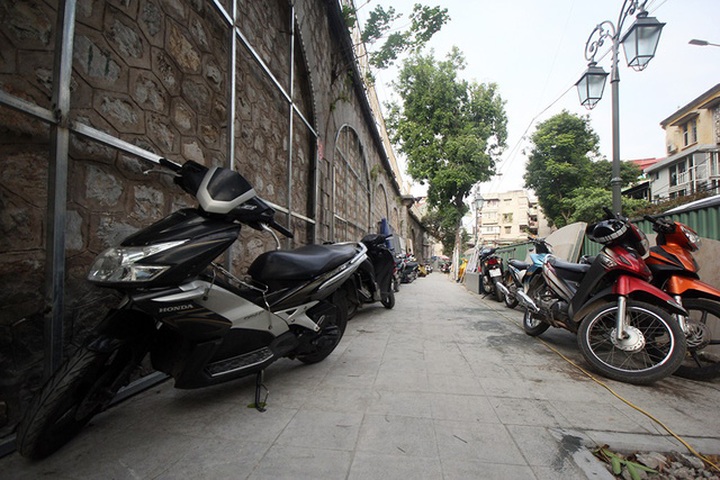 Hanoi viaduct mural project remains unfinished - 8