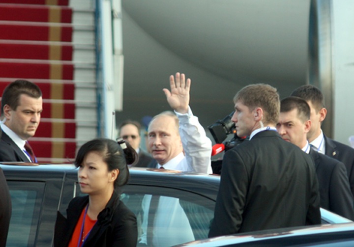 Russian President Putin arrives in Vietnam - 1