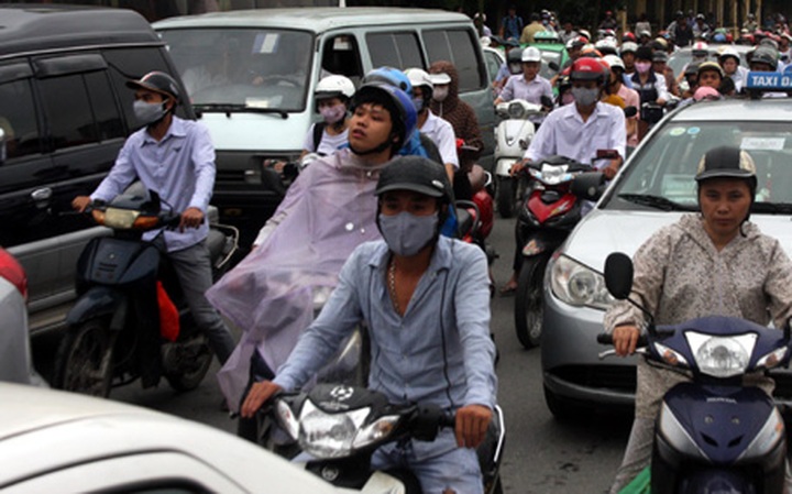Students flock to Hanoi for entrance exams causing traffic jams - 5 Students flock to Hanoi for entrance exams causing traffic jams - 5