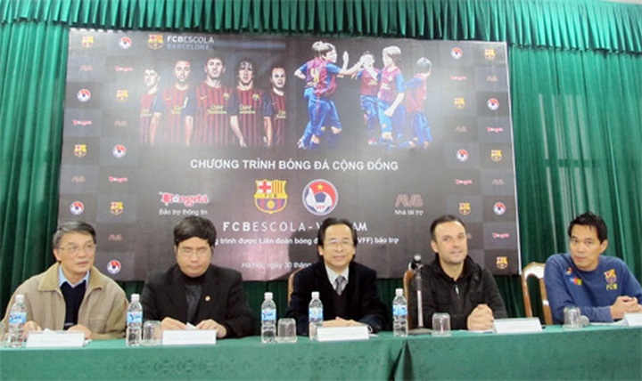 Barcelona FC opens new programme in Vietnam - 1