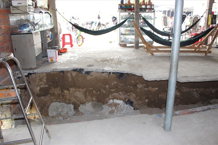 Six households evacuated because of subsidence - 3