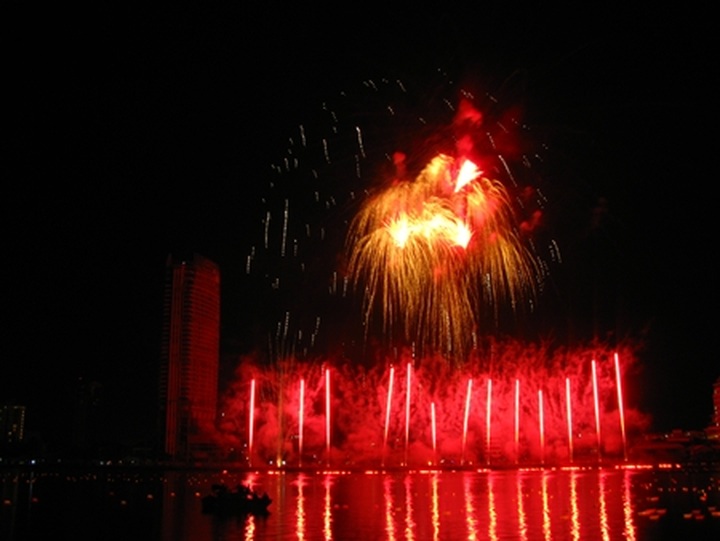 International fireworks performance lights up Da Nang - 1
