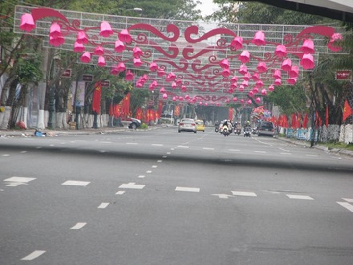 Empty streets on Tet - 16