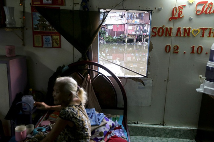 HCM City households face mountains of waste - 6