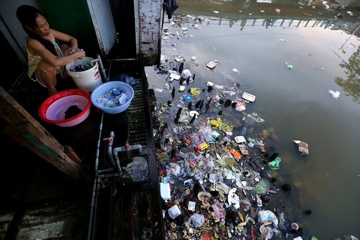 HCM City households face mountains of waste - 4