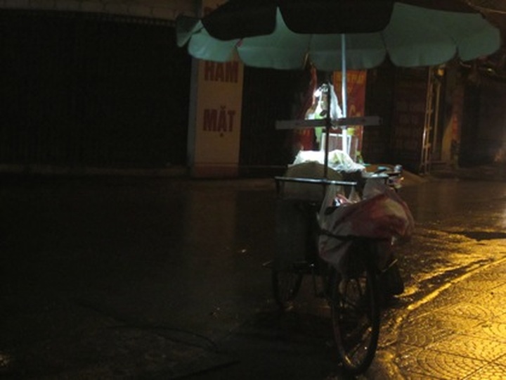 Scraping by in the cold night - 1