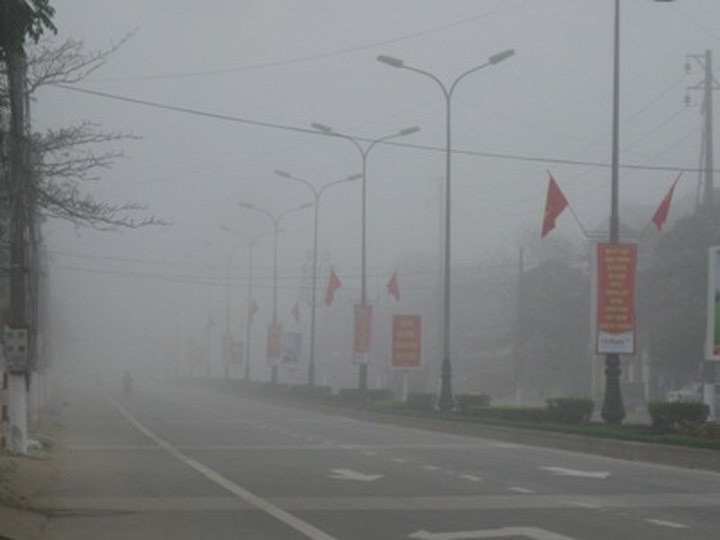 Empty streets on Tet - 17
