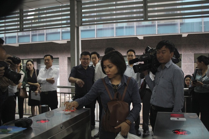 E-card programme for BRT route starts in Hanoi - 3 E-card programme for BRT route starts in Hanoi - 3