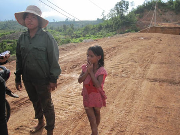 Dam break causes huge losses and threatens community - 2 Dam break causes huge losses and threatens community - 2