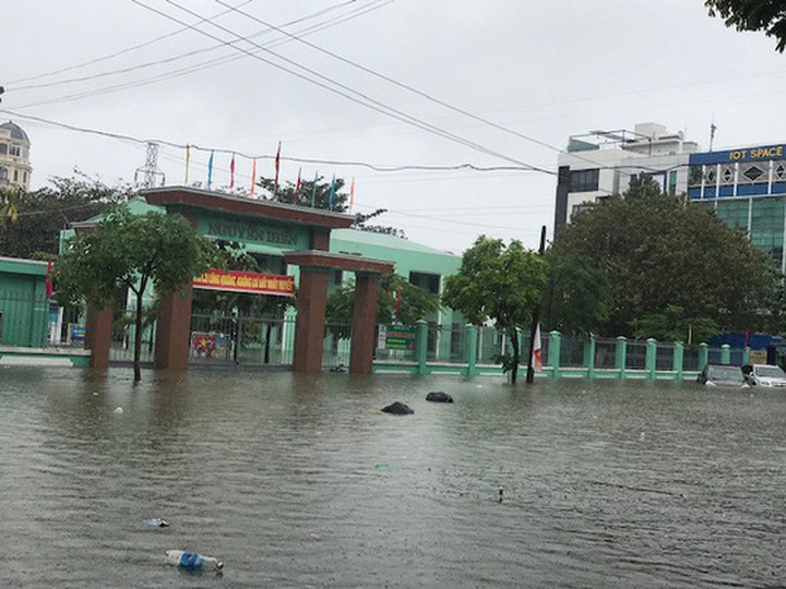 Danang schools closed due to flooding - 1