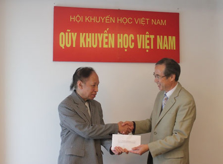 Japanese organisation lends hand to Vietnamese students in need - 1