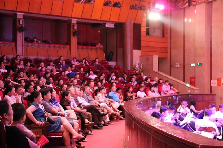 Traditional theatres lure more viewers - 2