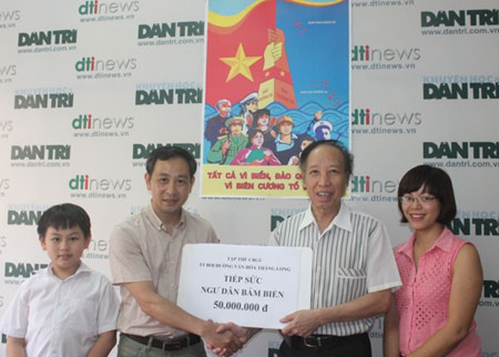 More readers’ donate to fishermen on East Sea - 1