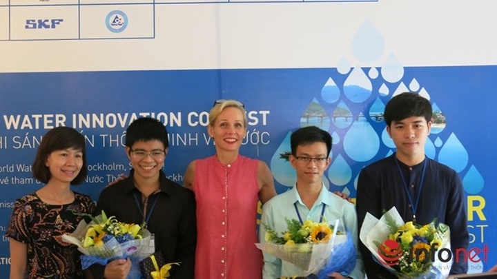 Team wins Smart Water prize - 1