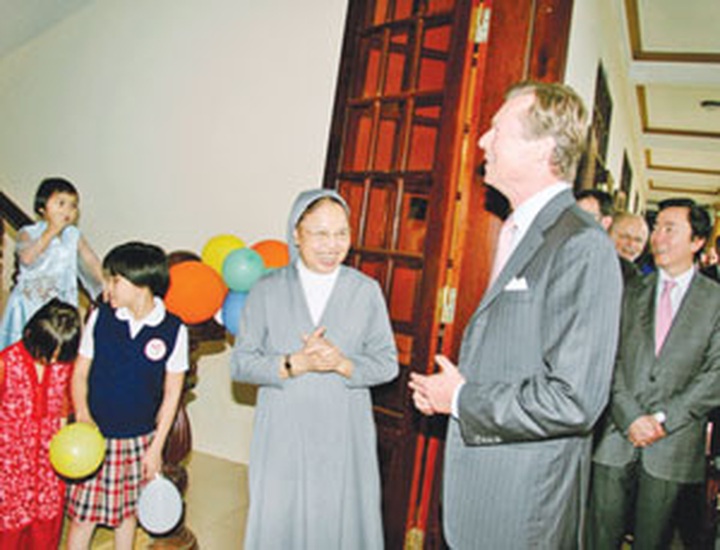 Nun dedicates life to saving children - 1