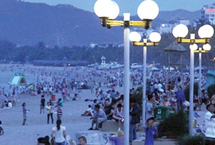 Nha Trang to offer free swimming under the moon - 1