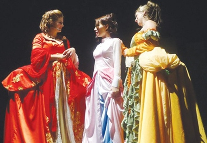 Dragonfly Theatre stages racy drama - 1